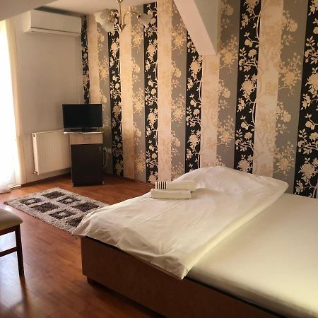 Pension Rozeclas Oradea Exterior foto
