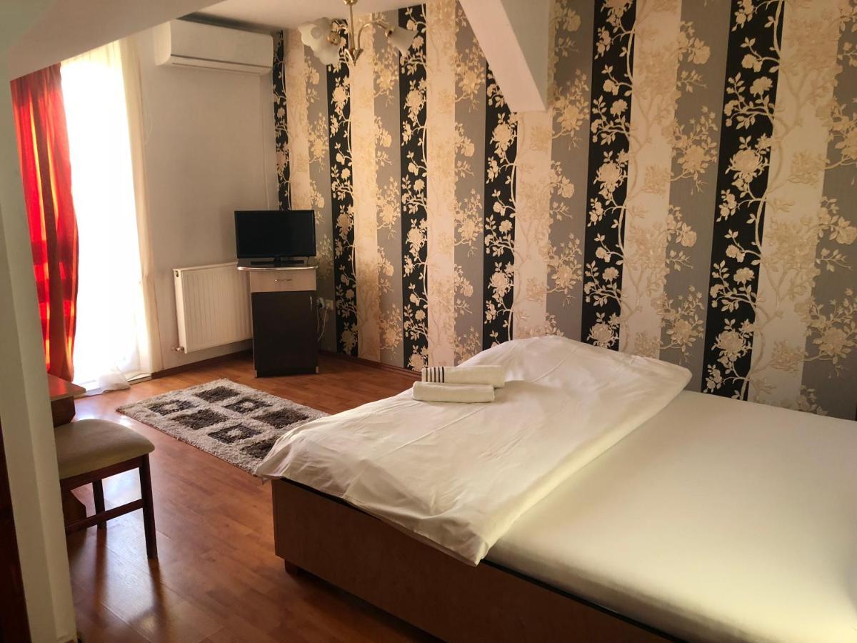 Pension Rozeclas Oradea Exterior foto