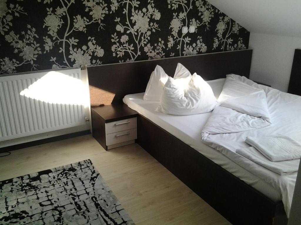 Pension Rozeclas Oradea Exterior foto