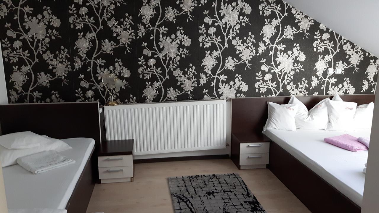 Pension Rozeclas Oradea Exterior foto